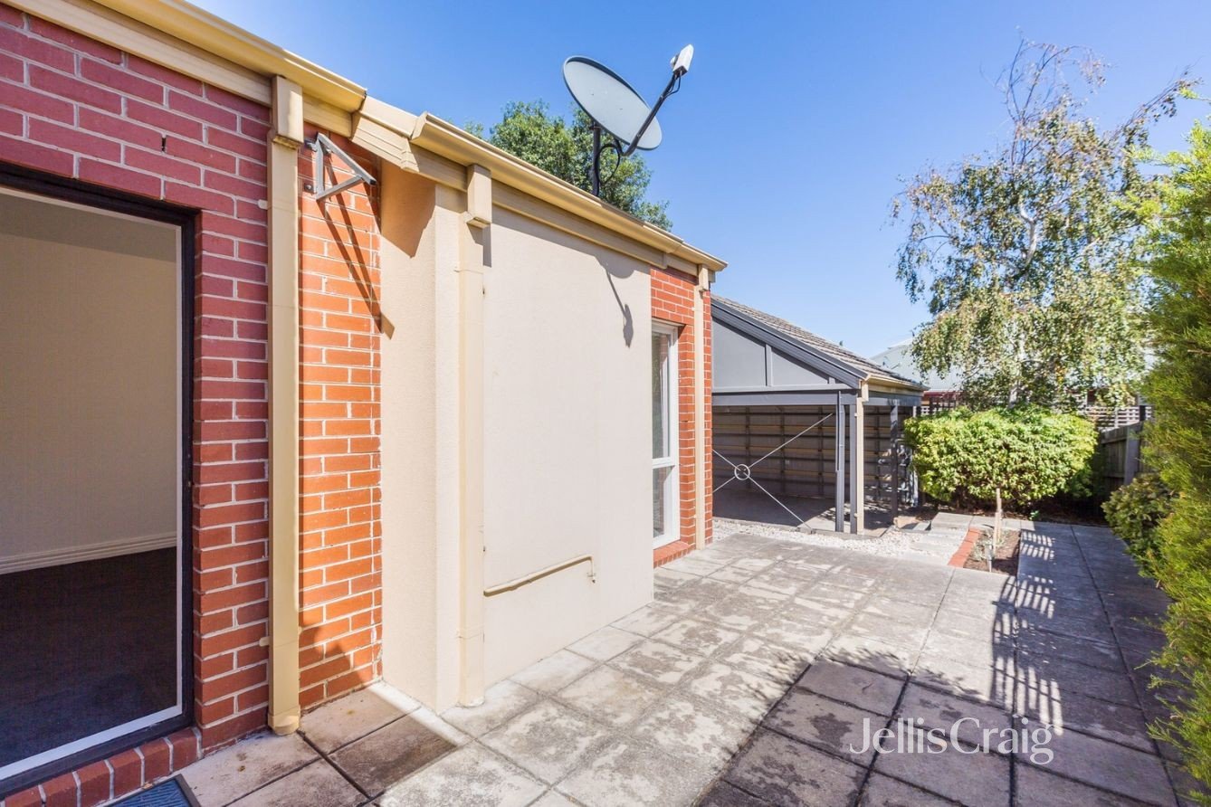 6 McGuire Crescent, Williamstown image 6