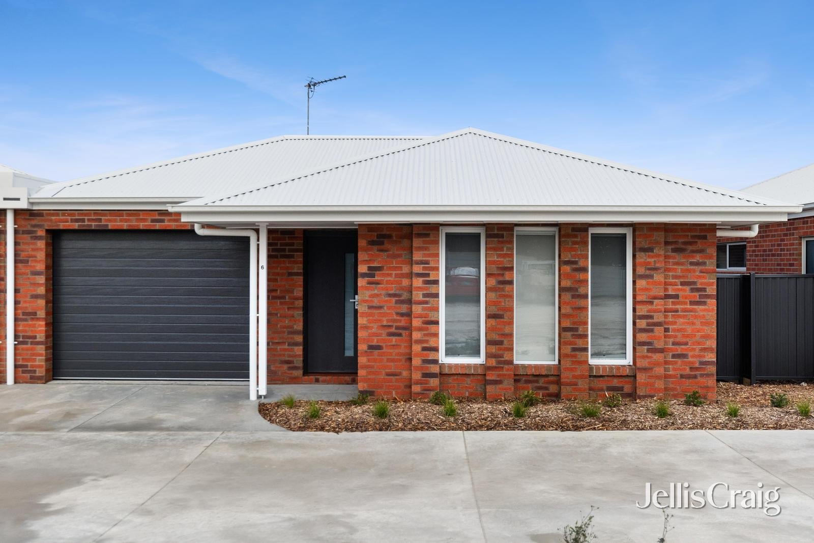 6 Miners Crescent, Canadian image 2