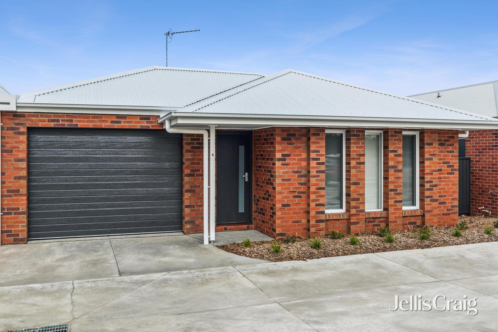 6 Miners Crescent, Canadian image 3