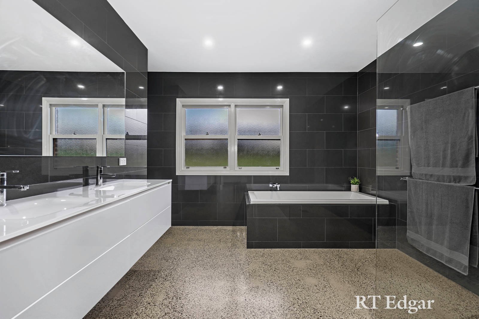 Property Gallery Thumbnail 14