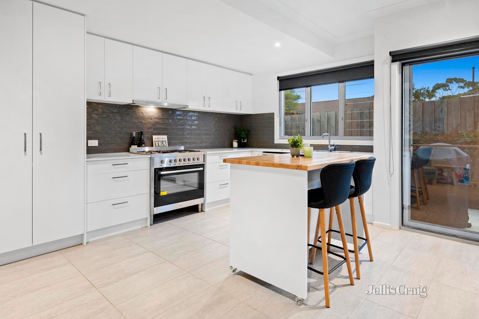 6 Moona Avenue, Mornington image 5