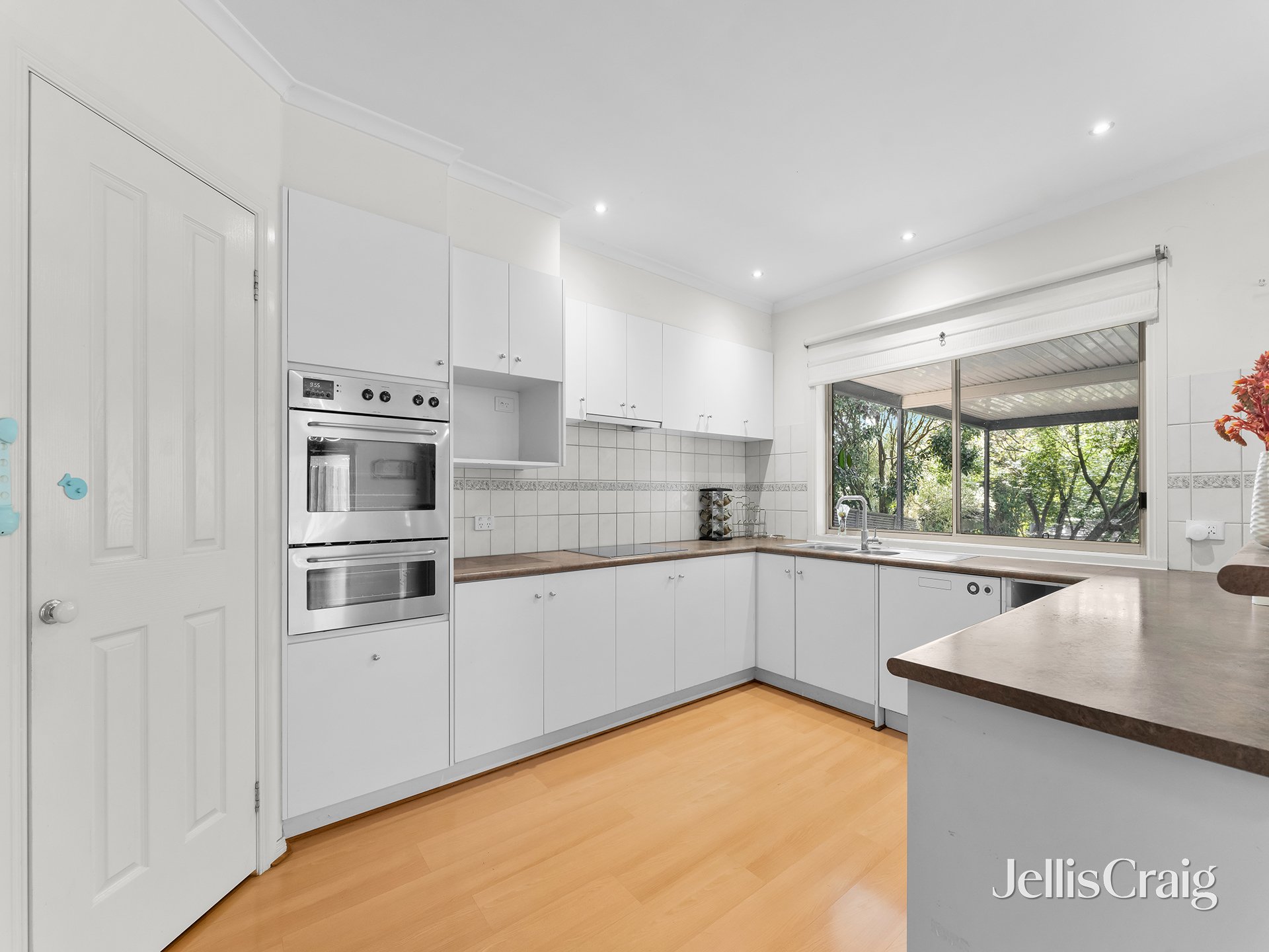 6 Mount Pleasant Drive, Mount&nbsp;Waverley image 2