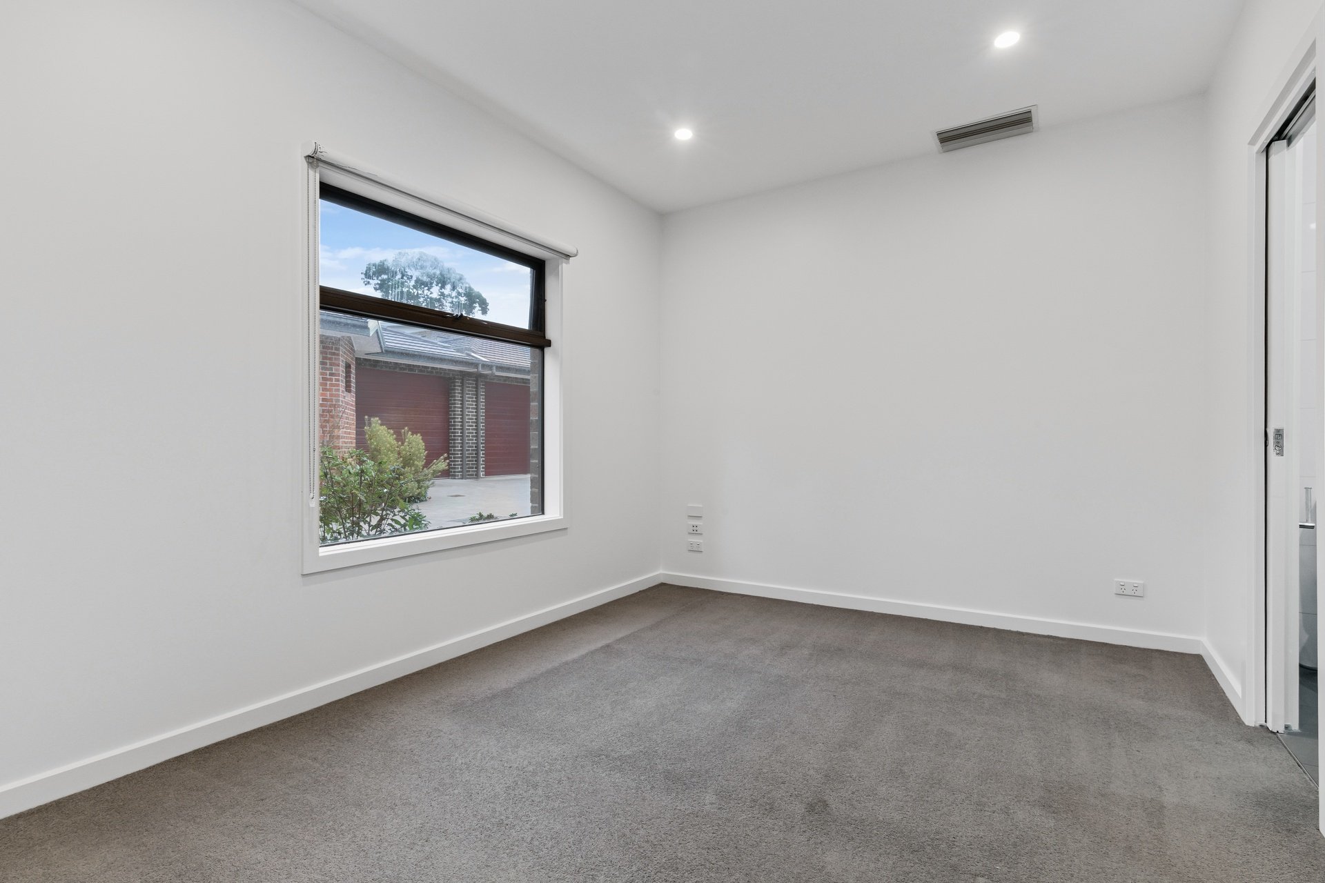 6 Newhaven Lane, Croydon image 7