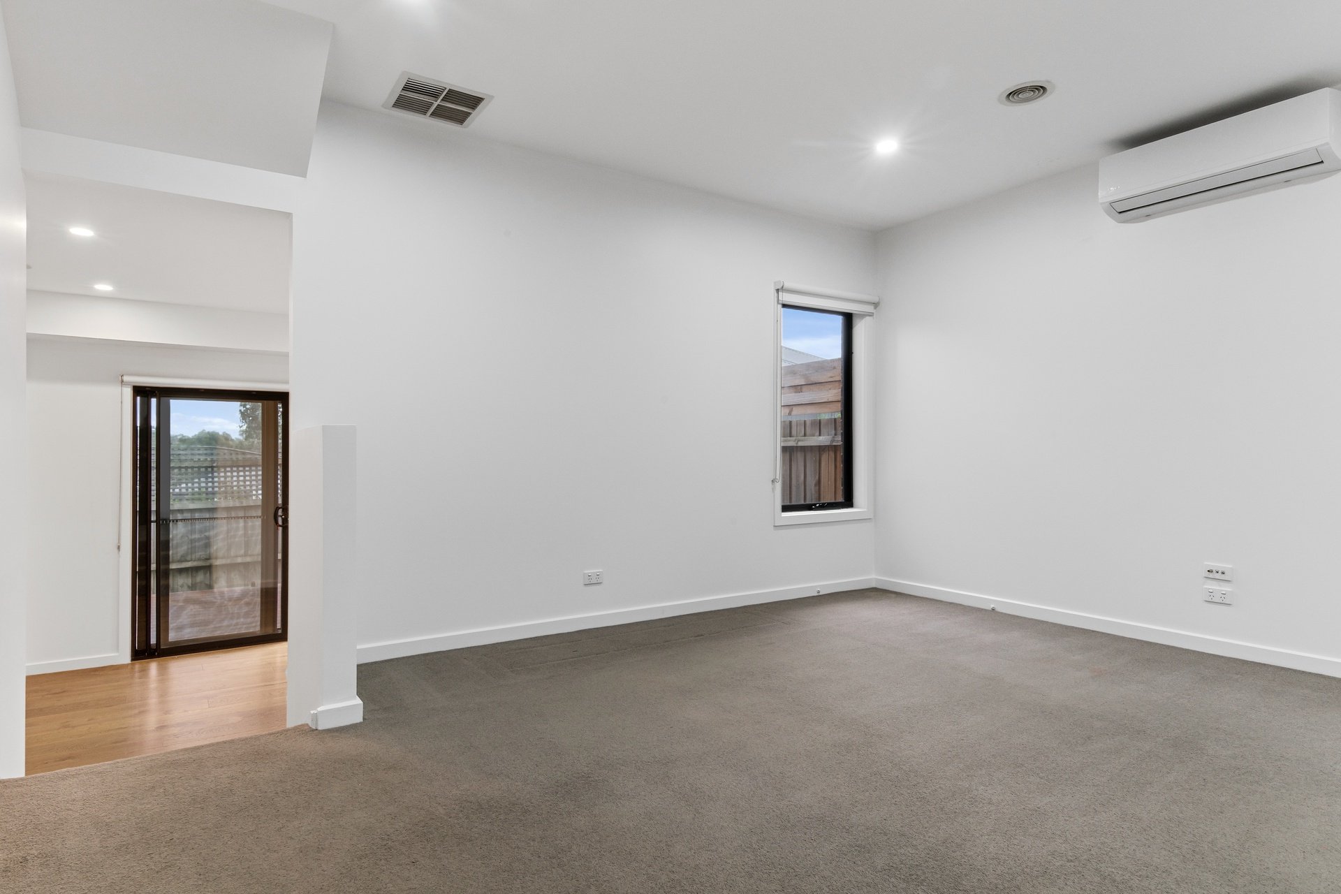 6 Newhaven Lane, Croydon image 4