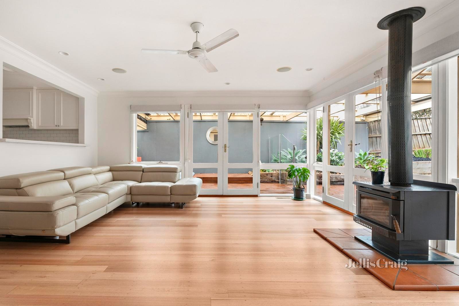 6 Nicola Court, Keilor East image 2