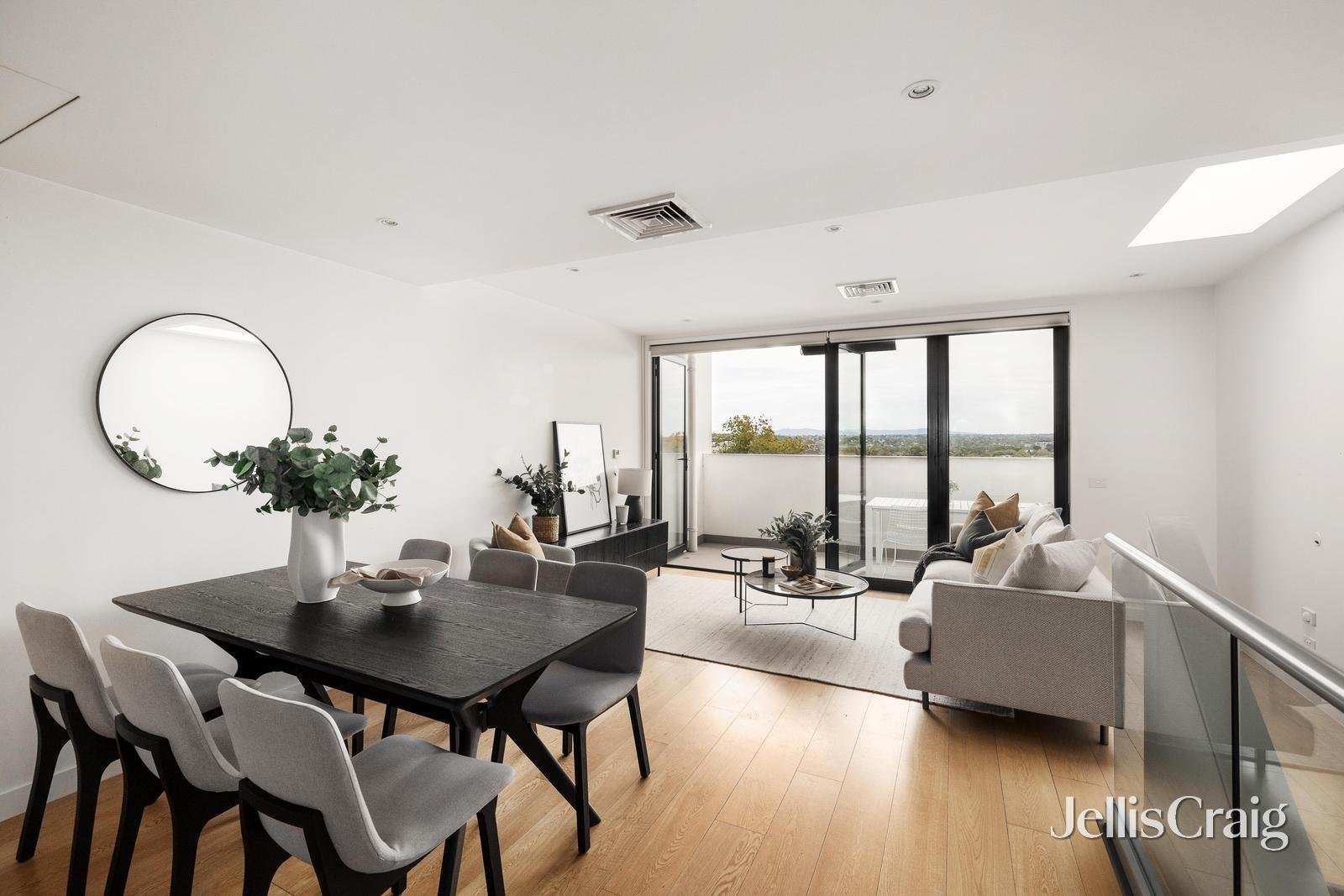 6 Norfolk Place, Malvern image 1