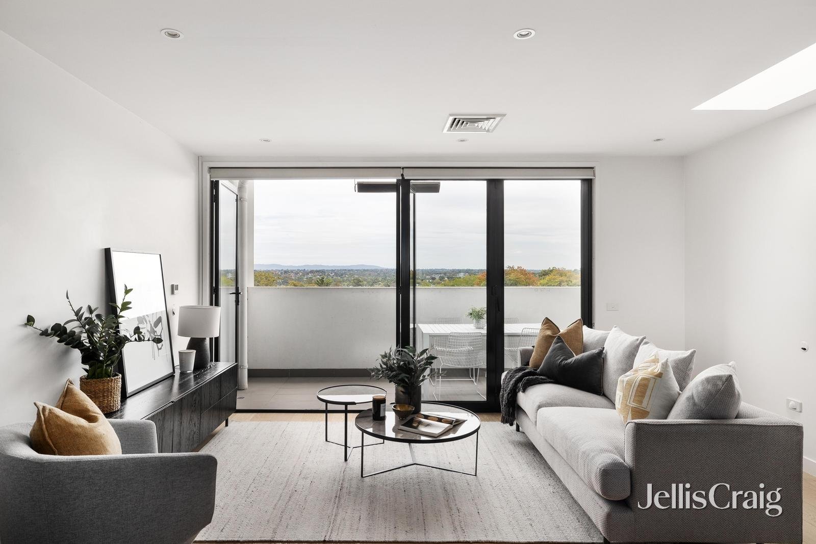 6 Norfolk Place, Malvern image 3