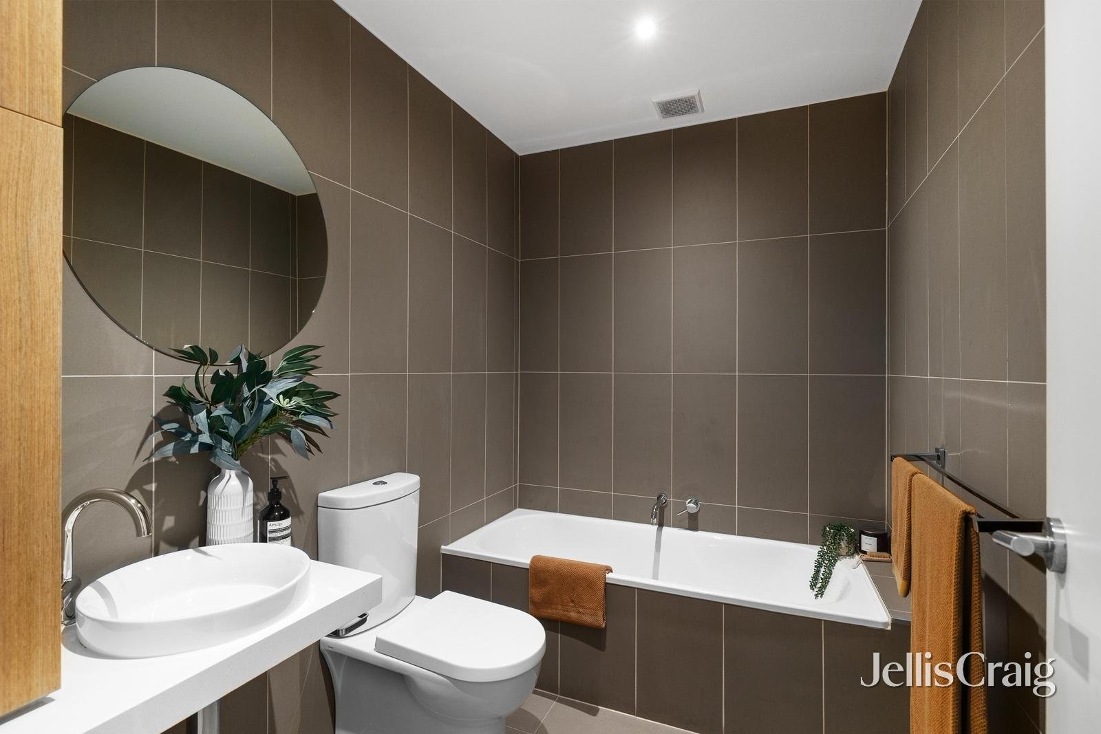 6 Norfolk Place, Malvern image 10