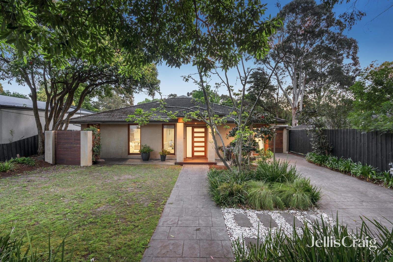 6 Norris Court, Blackburn image 1