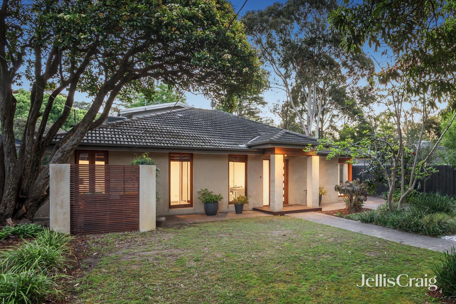 6 Norris Court, Blackburn image 2