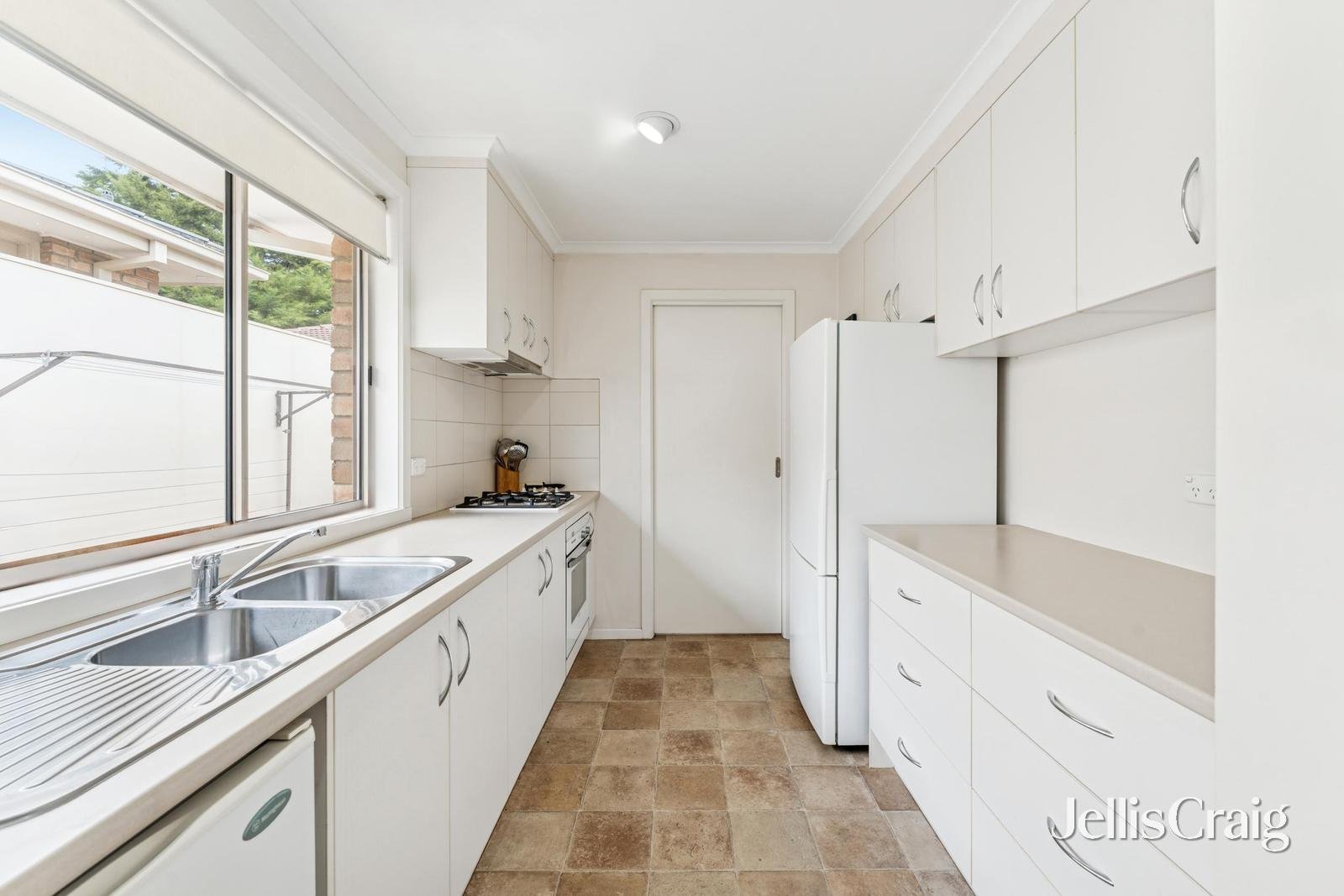 6 Old Lilydale Road, Ringwood East image 4