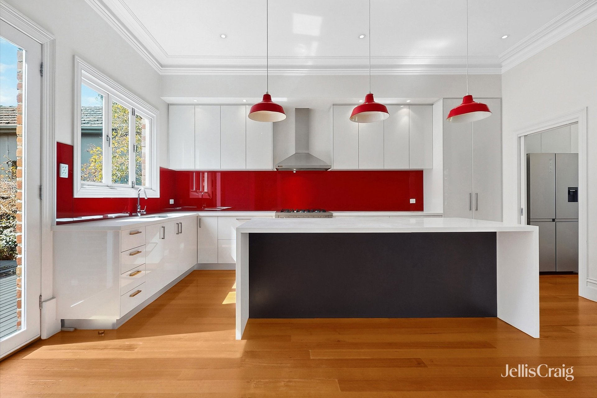 6 Osborne Close, Brighton image 3