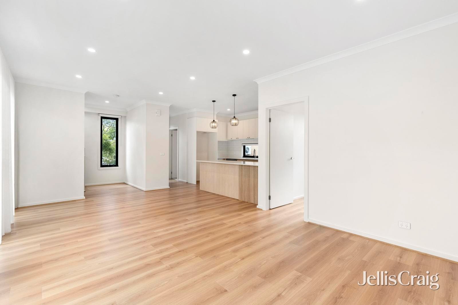 6 Parkhill Close, Mooroolbark image 2