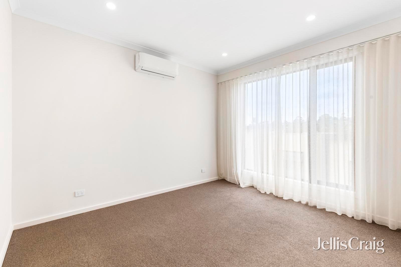 6 Parkhill Close, Mooroolbark image 4