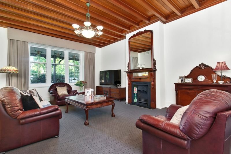 6 Pembroke Street, Surrey Hills image 2