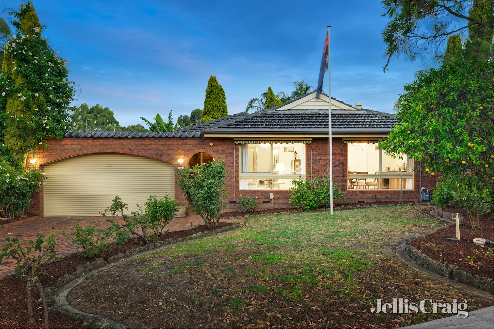 6 Pentland Court, Glen Waverley image 1