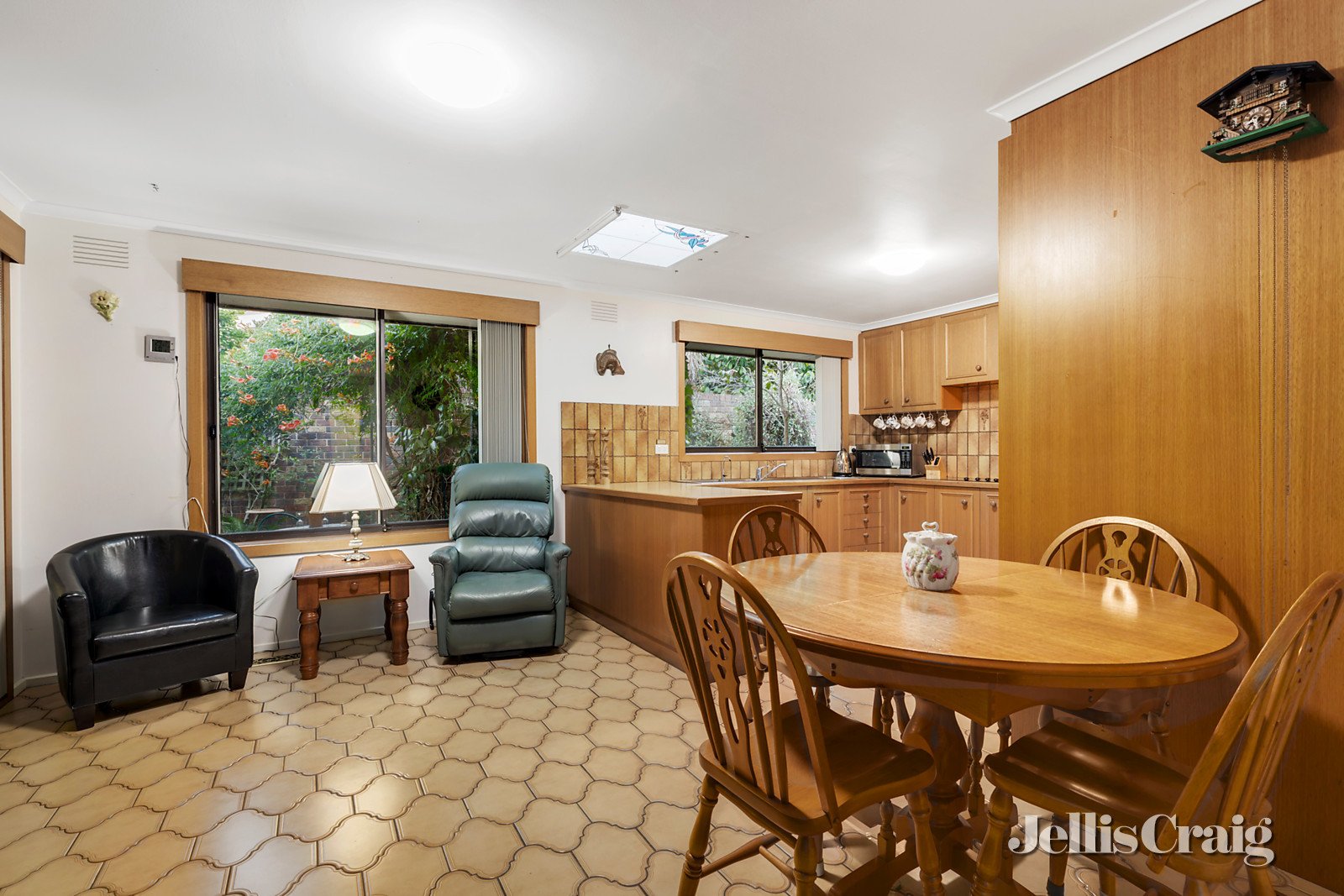 6 Pentland Court, Glen Waverley image 6