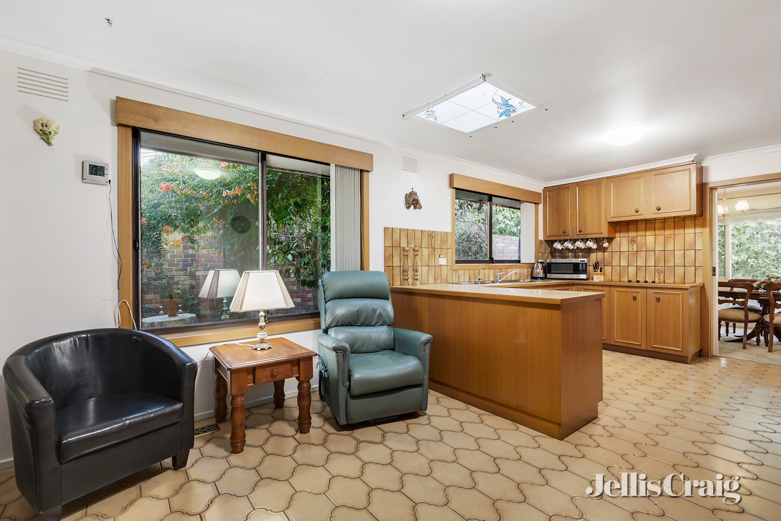 6 Pentland Court, Glen Waverley image 7