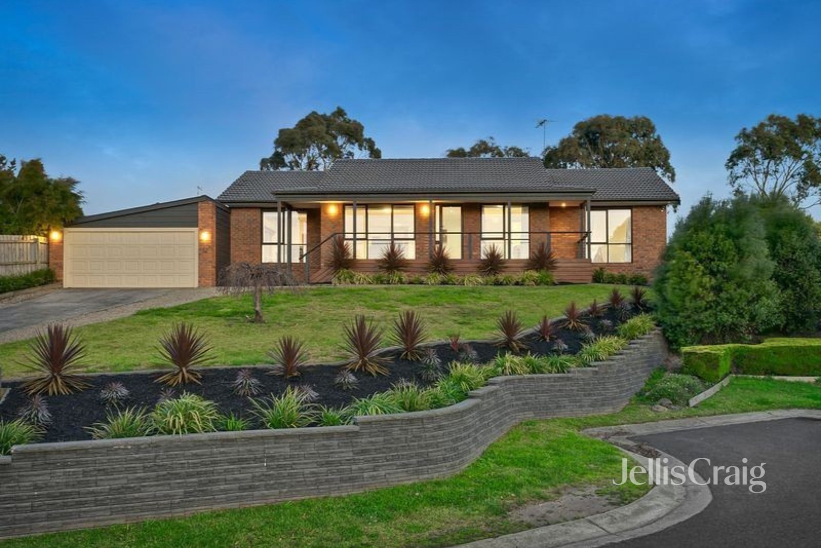 6 Pinjarra Court, Diamond&nbsp;Creek image 1