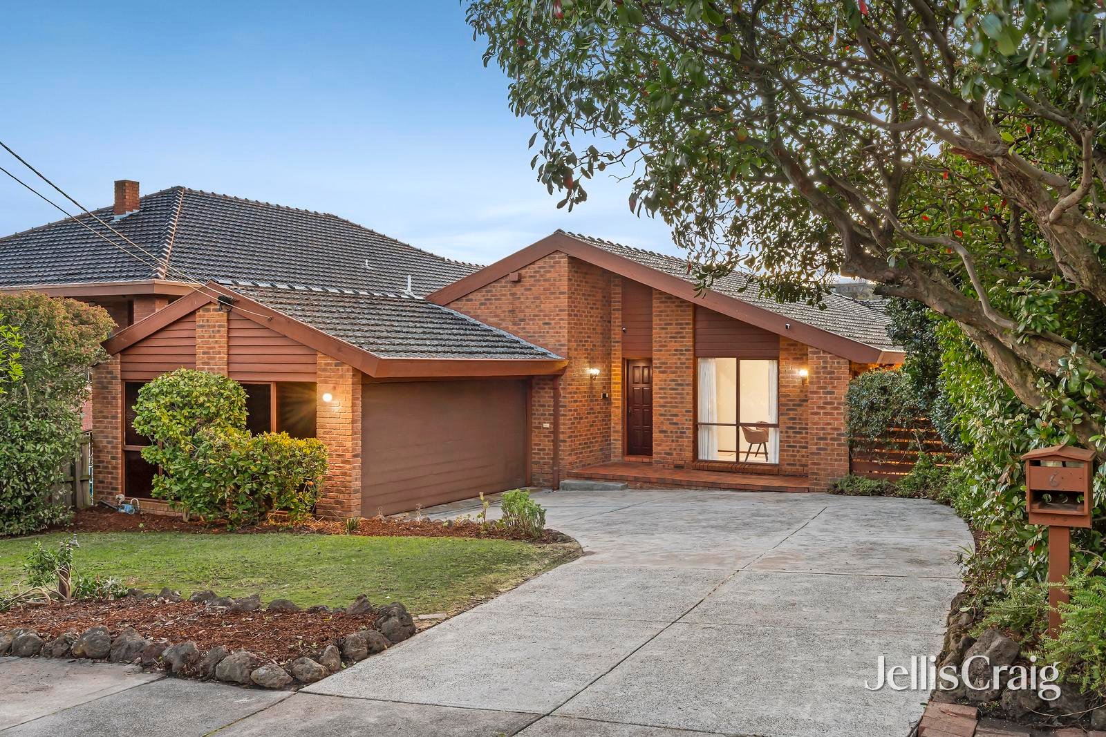 6 Pleasant Avenue, Doncaster image 1