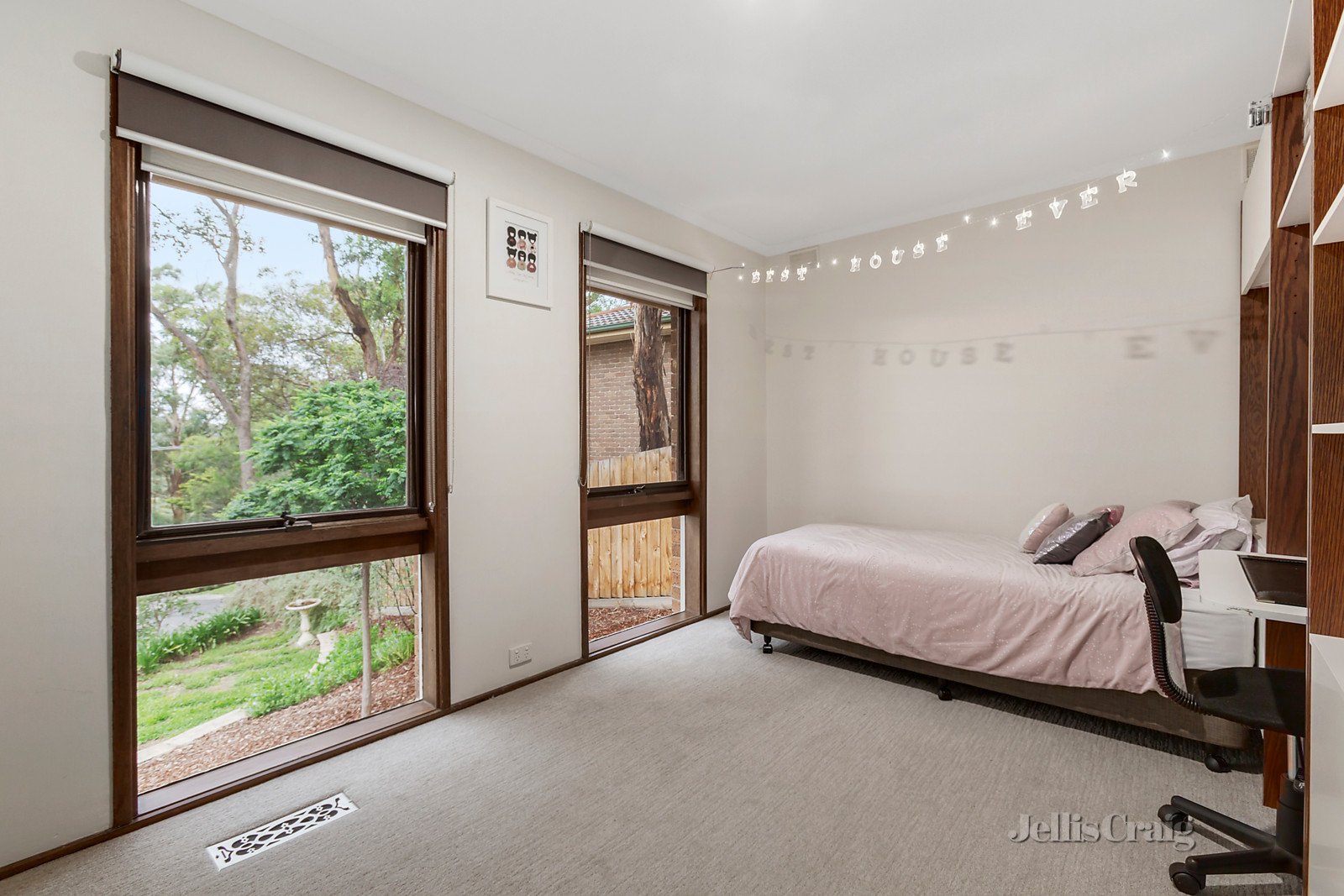 6 Price Court, Diamond Creek image 8