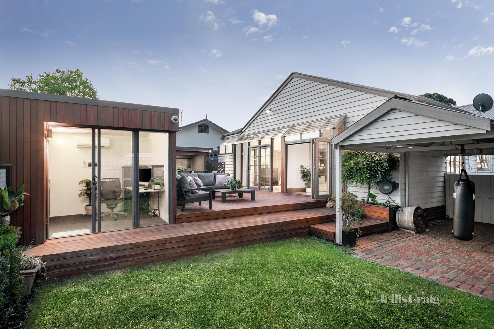 6 Quarry Road, Mitcham image 10
