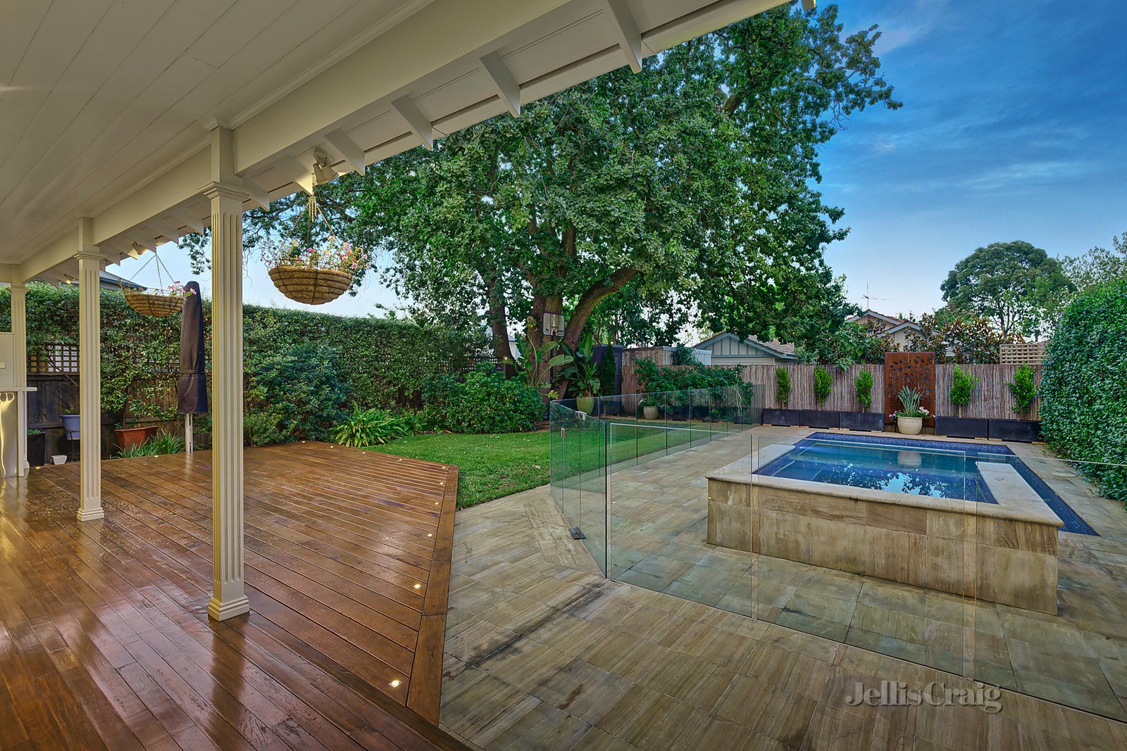 6 Queen Street, Surrey Hills image 12