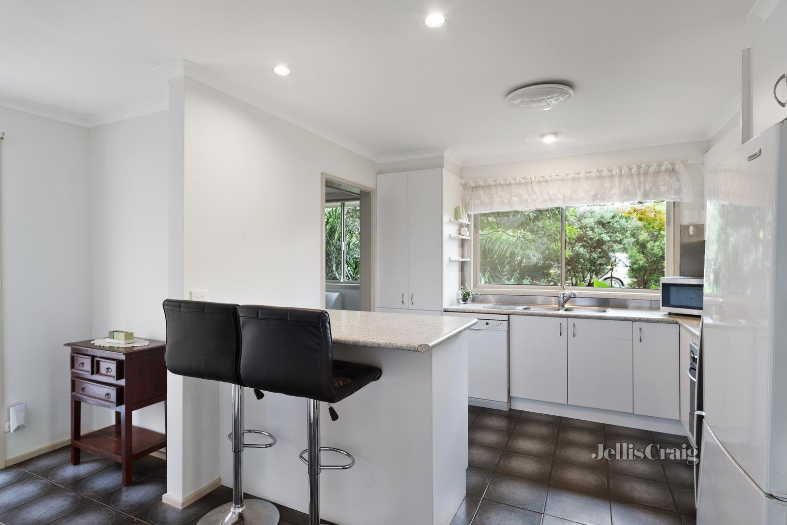 6 Rendle Avenue, Greensborough image 3