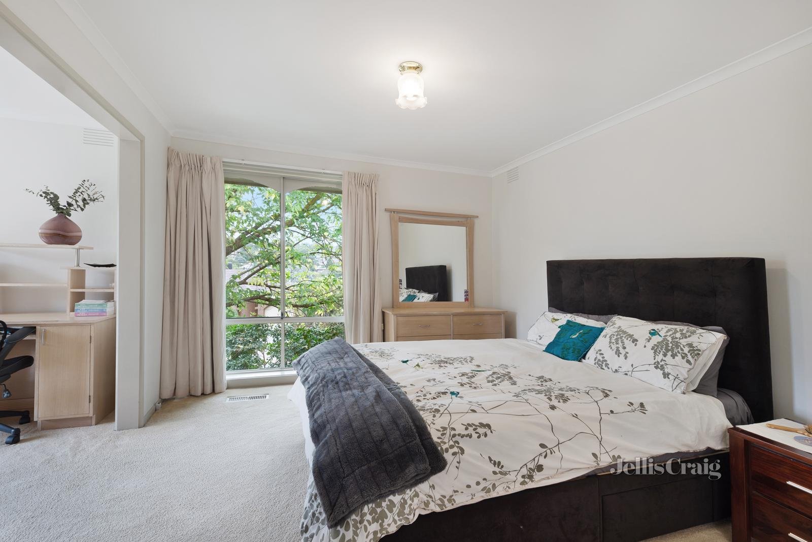 6 Rendle Avenue, Greensborough image 6