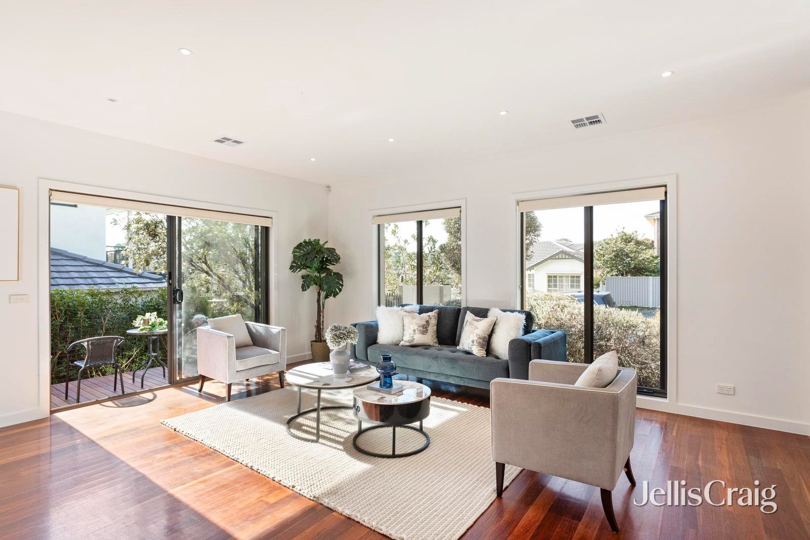 6 Renshaw Street, Doncaster East image 2