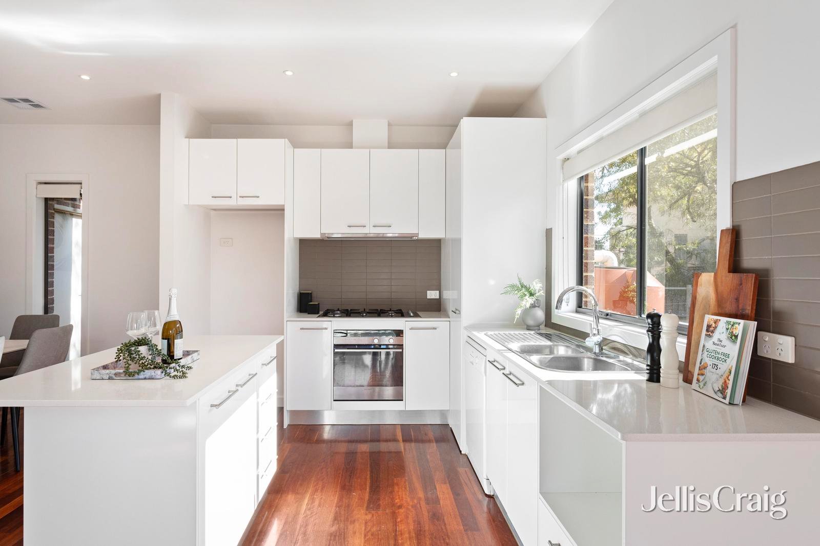 6 Renshaw Street, Doncaster East image 4