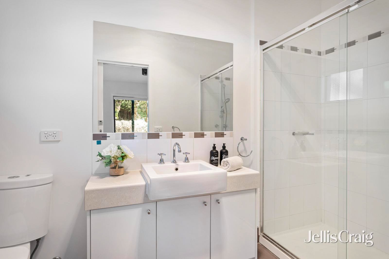 6 Renshaw Street, Doncaster East image 9