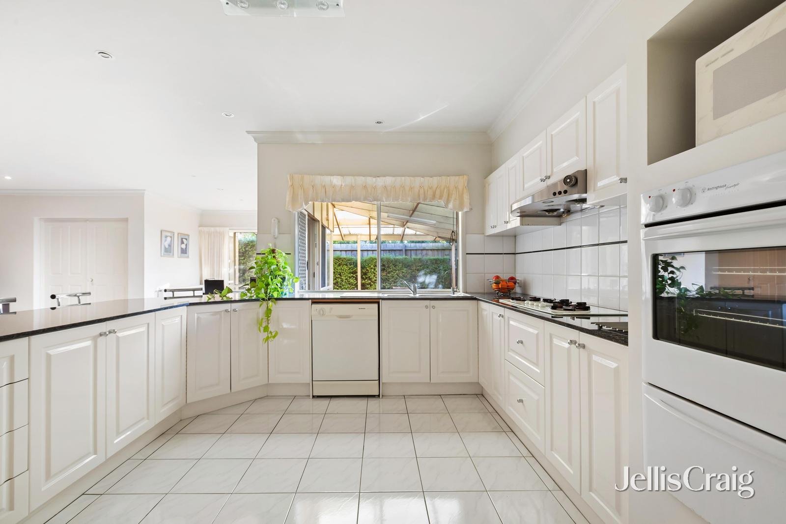 6 Robin Court, Doncaster image 4