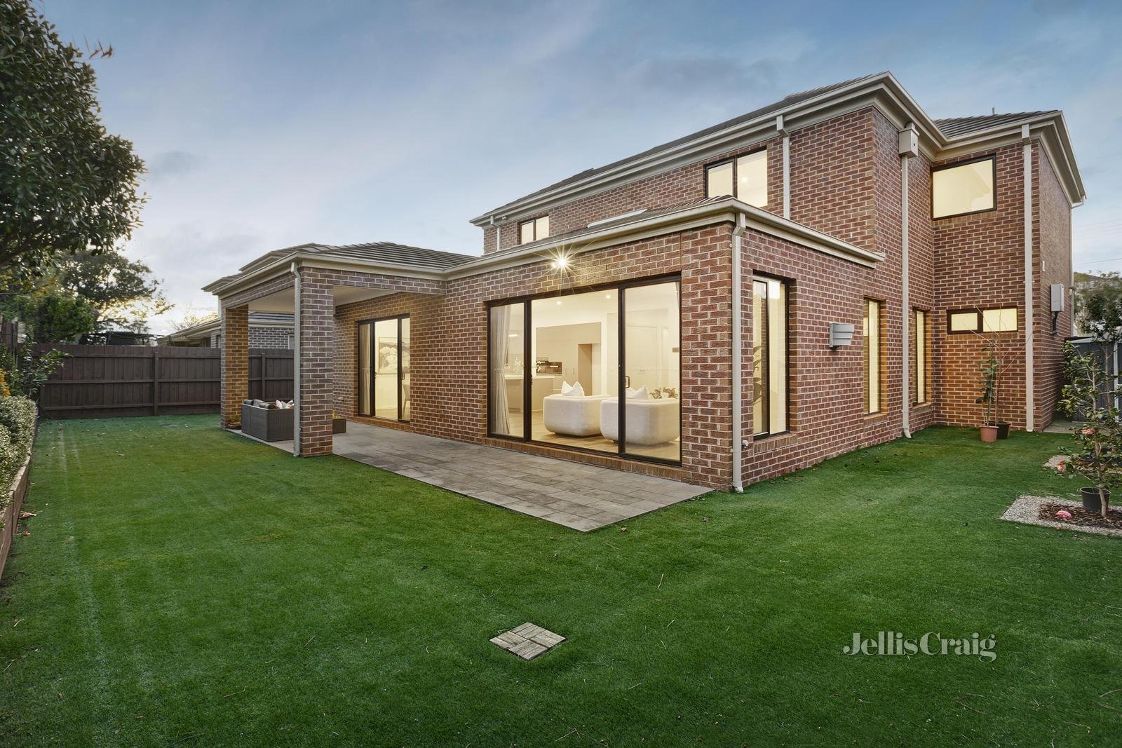 6 Roselyn Crescent, Bentleigh East image 12