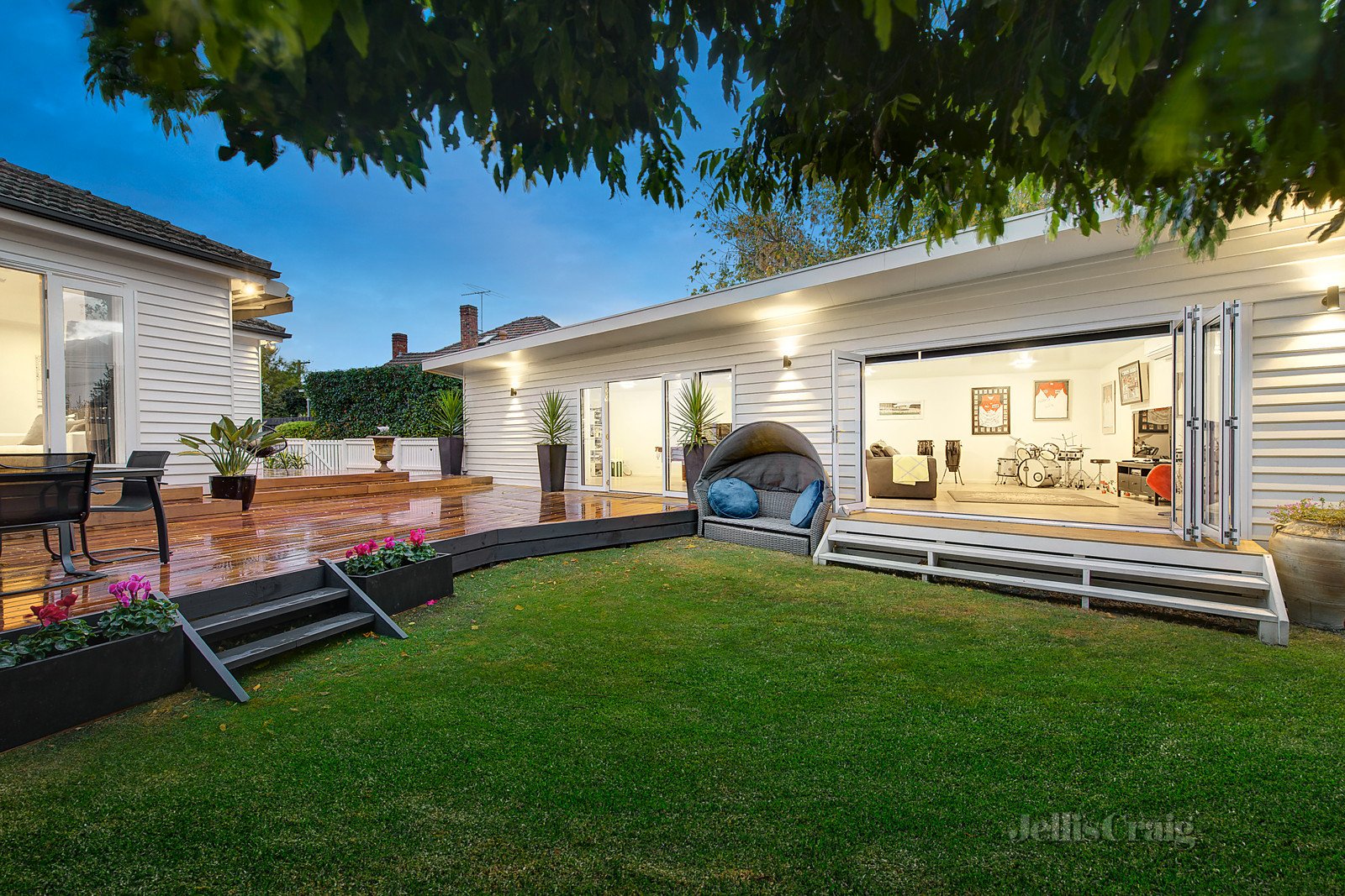 6 Ross Street, Surrey Hills image 4