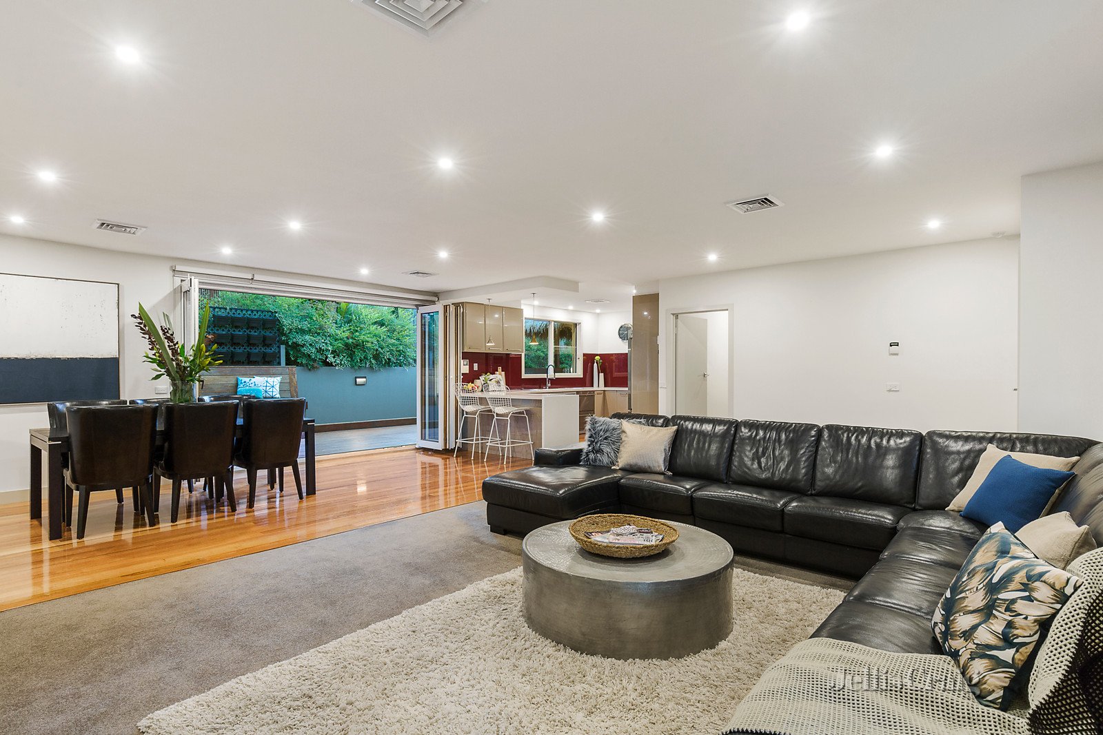 6 Roxby Close, Eltham image 2