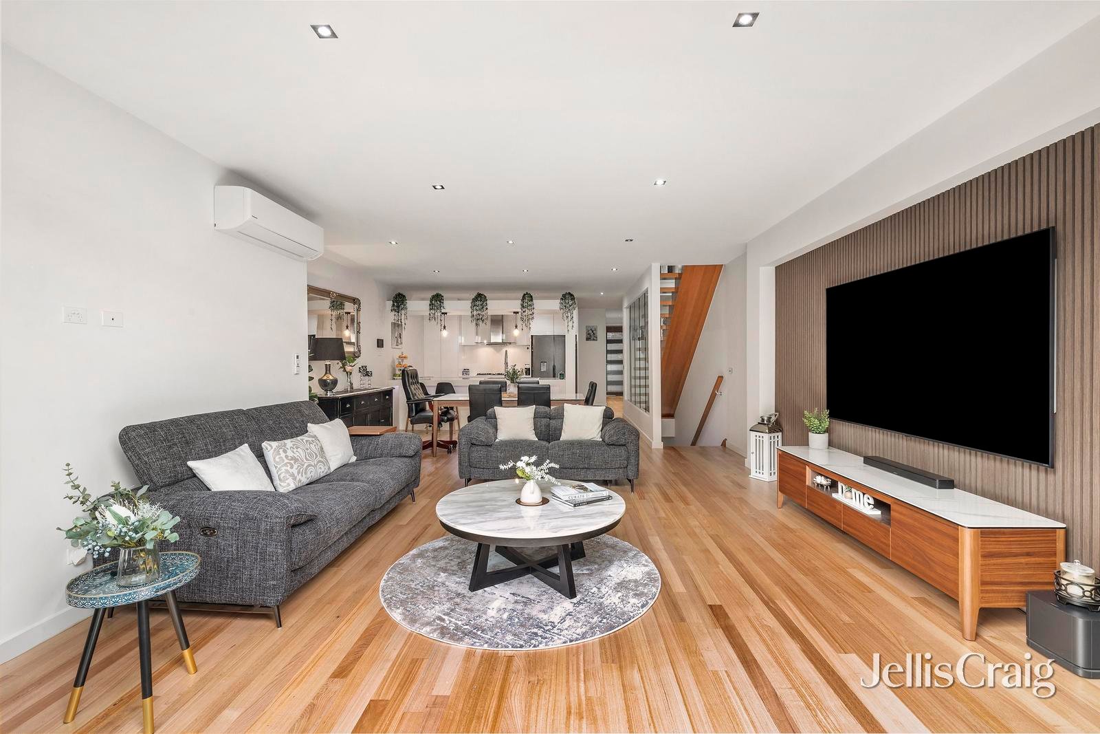 6 Royal Avenue, Essendon North image 2
