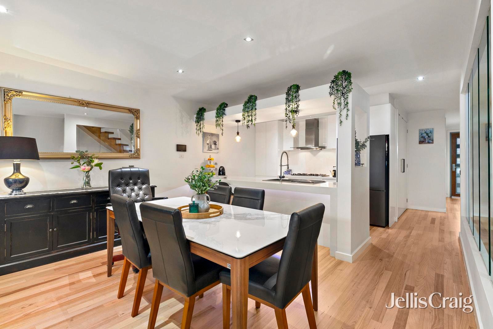 6 Royal Avenue, Essendon North image 3
