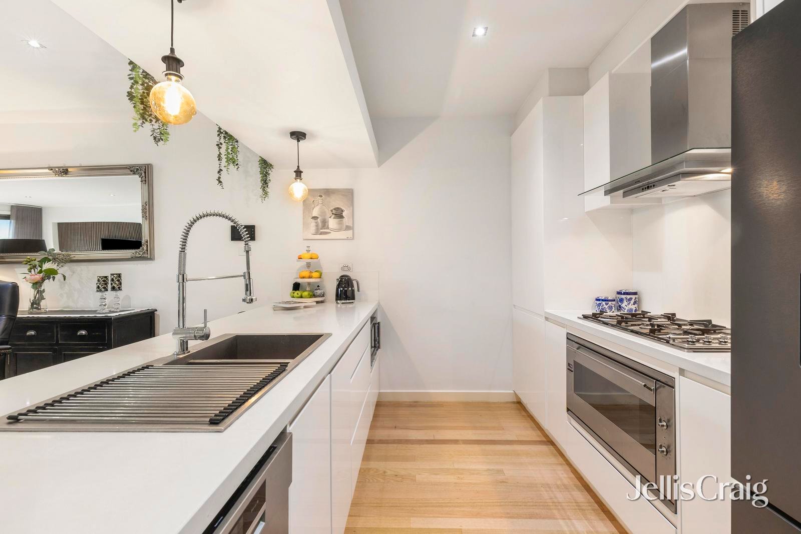 6 Royal Avenue, Essendon North image 4