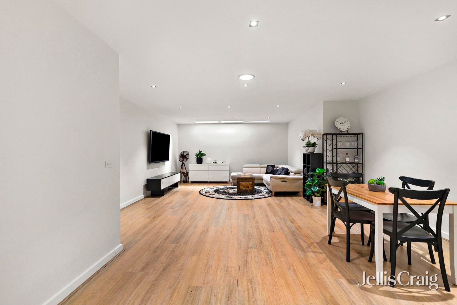 6 Royal Avenue, Essendon North image 8