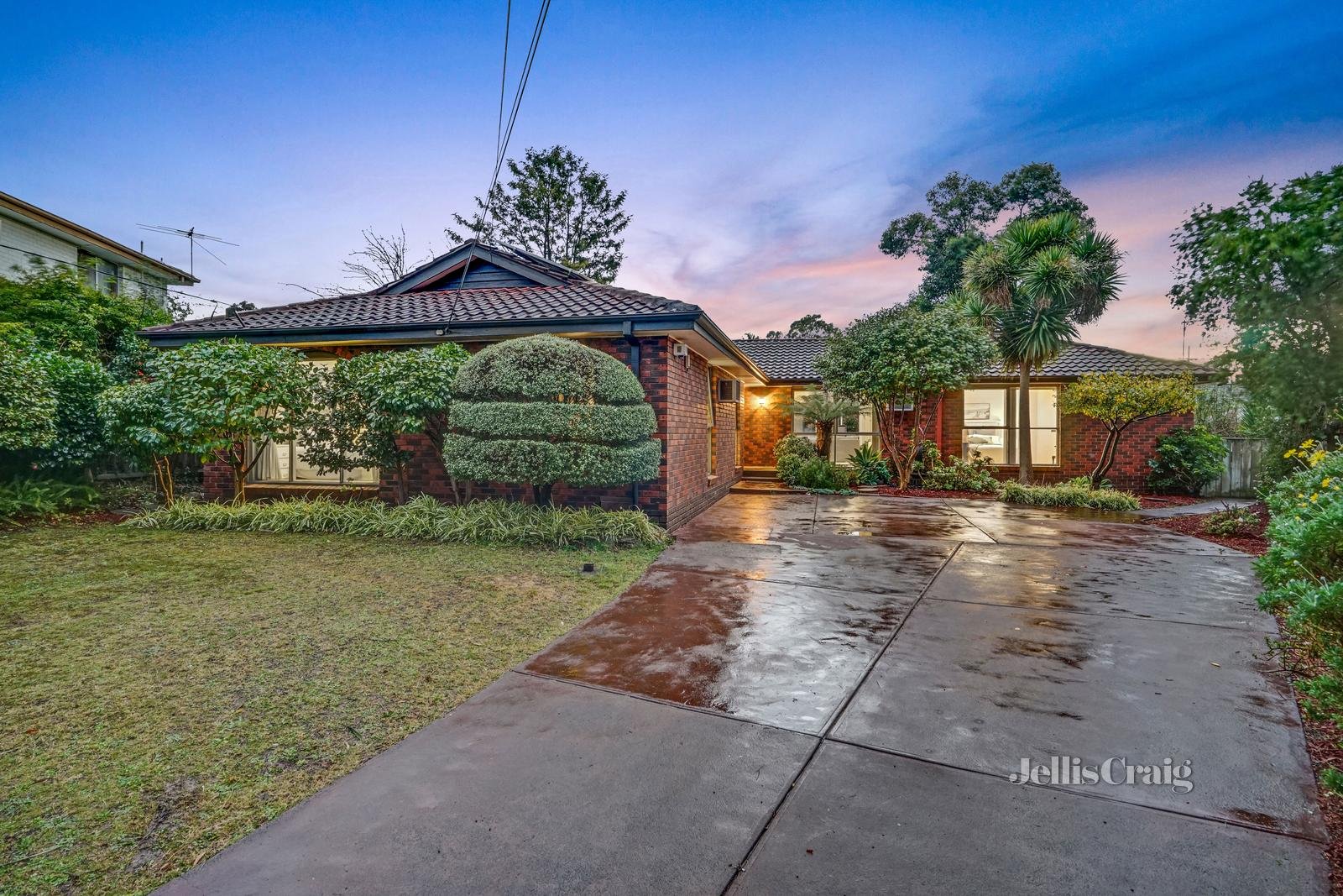 6 Roycroft Close, Glen Waverley image 1