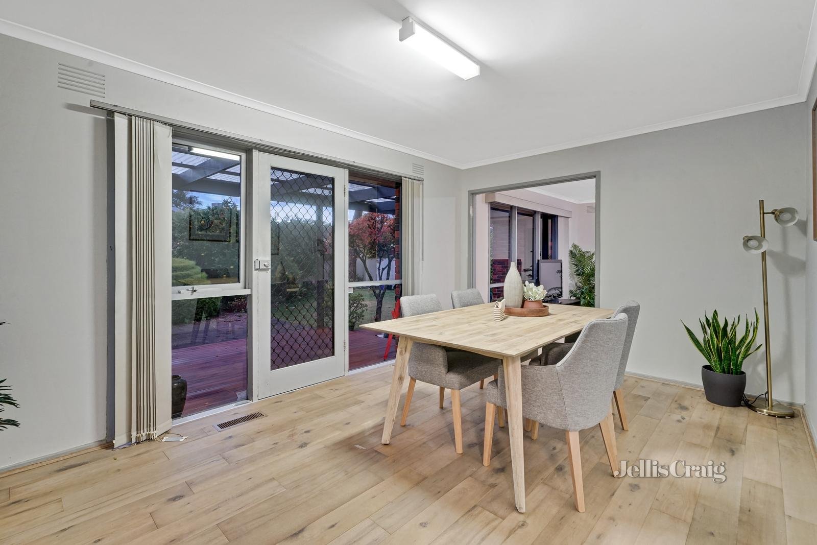 6 Roycroft Close, Glen Waverley image 4