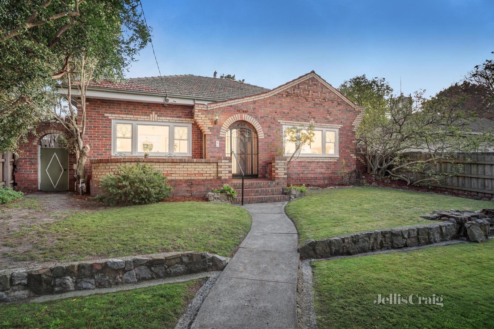 6 Selwyn Street, Canterbury image 1