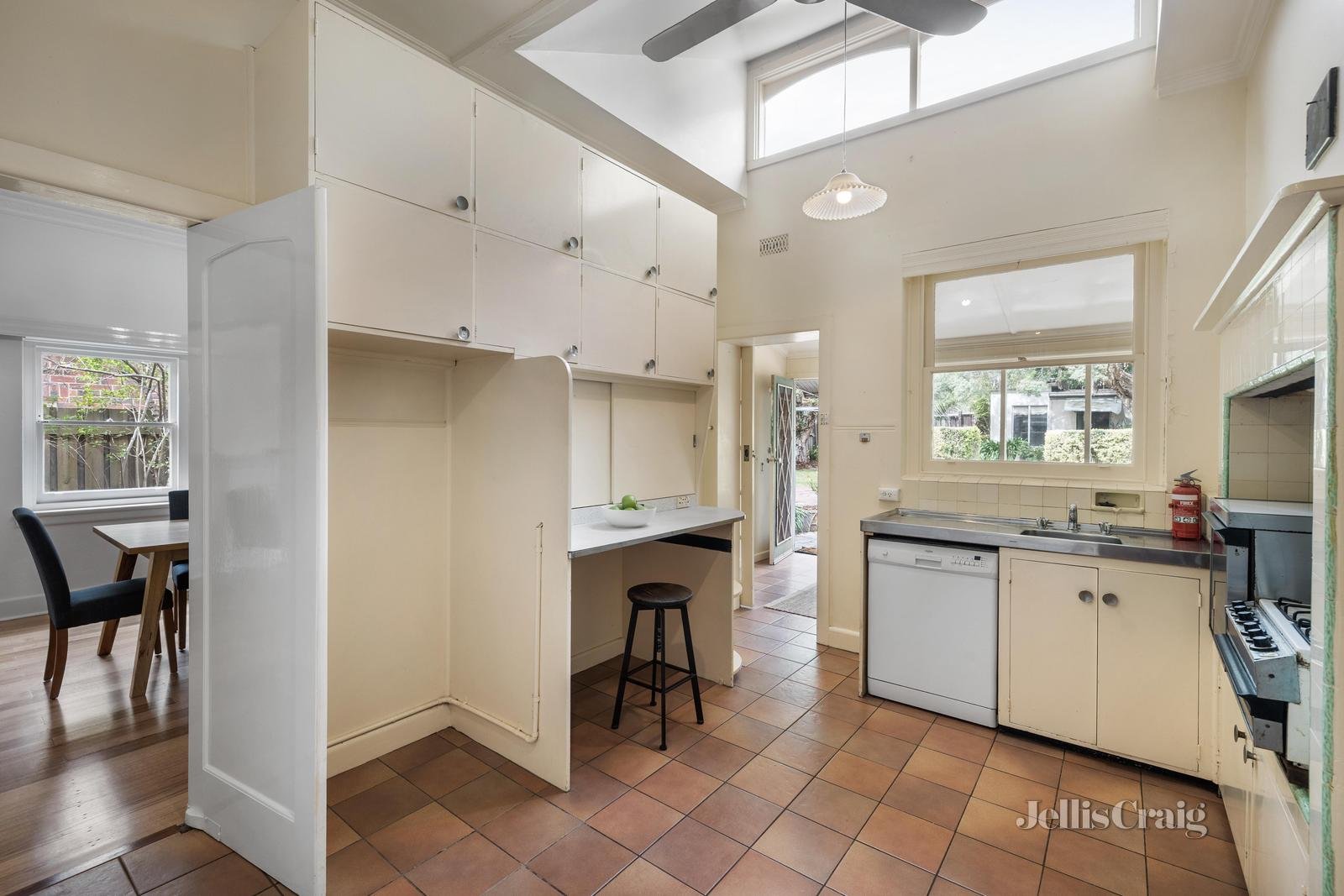 6 Selwyn Street, Canterbury image 4