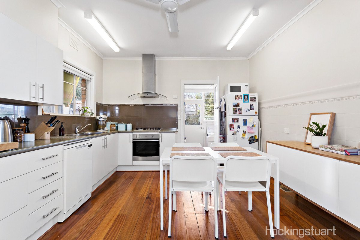 6 Sherwood Road, Surrey Hills image 8
