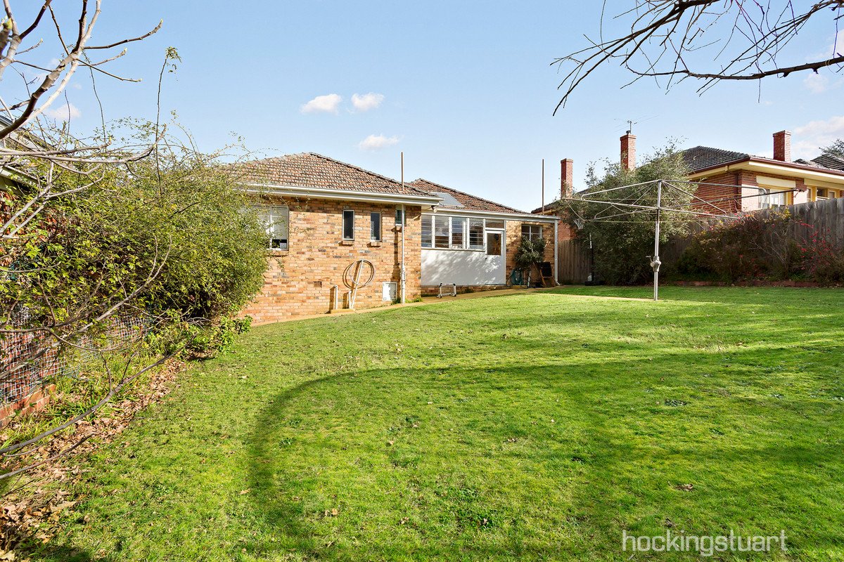 6 Sherwood Road, Surrey Hills image 11