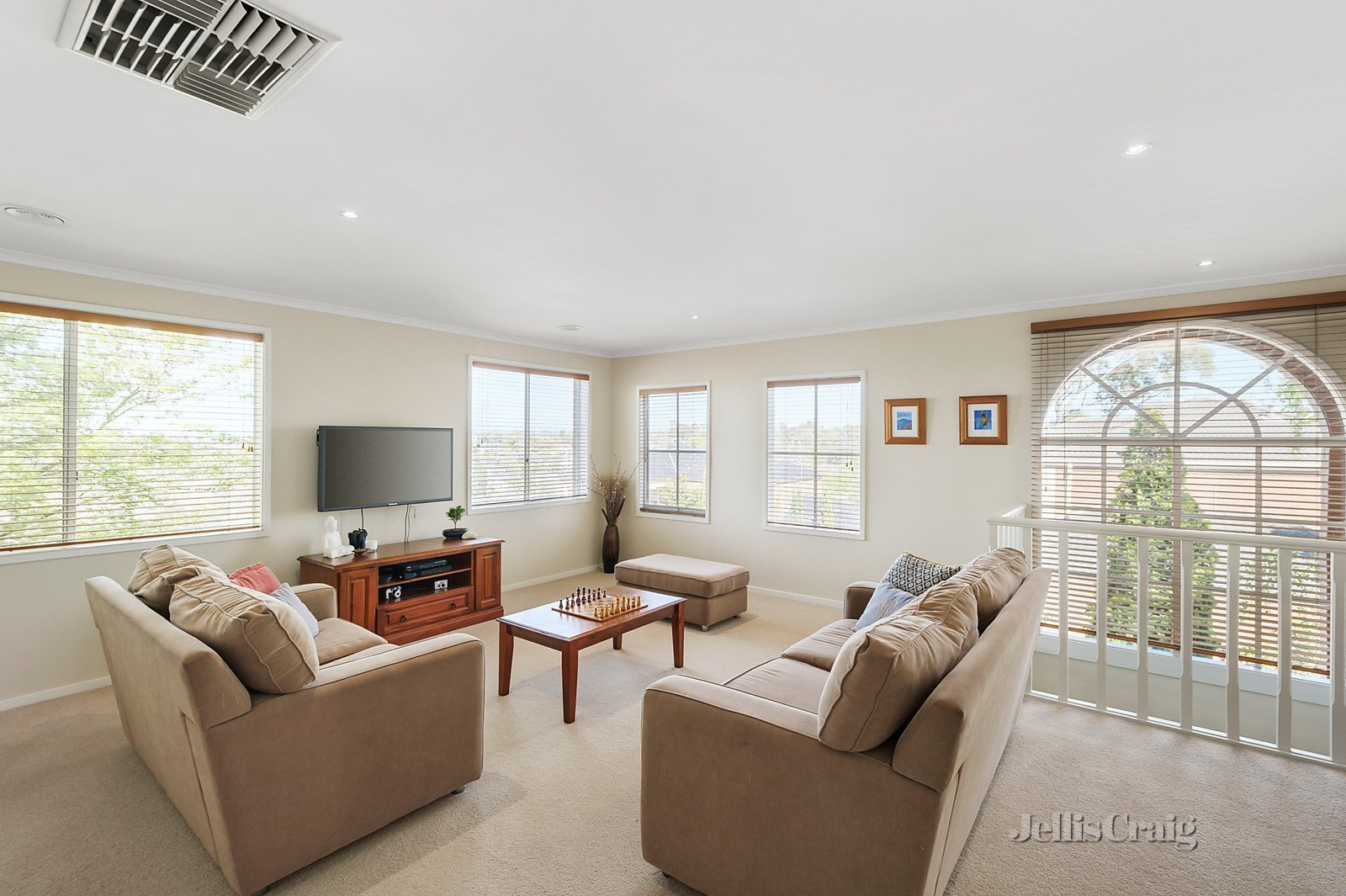 6 Springbank Rise, Viewbank image 9