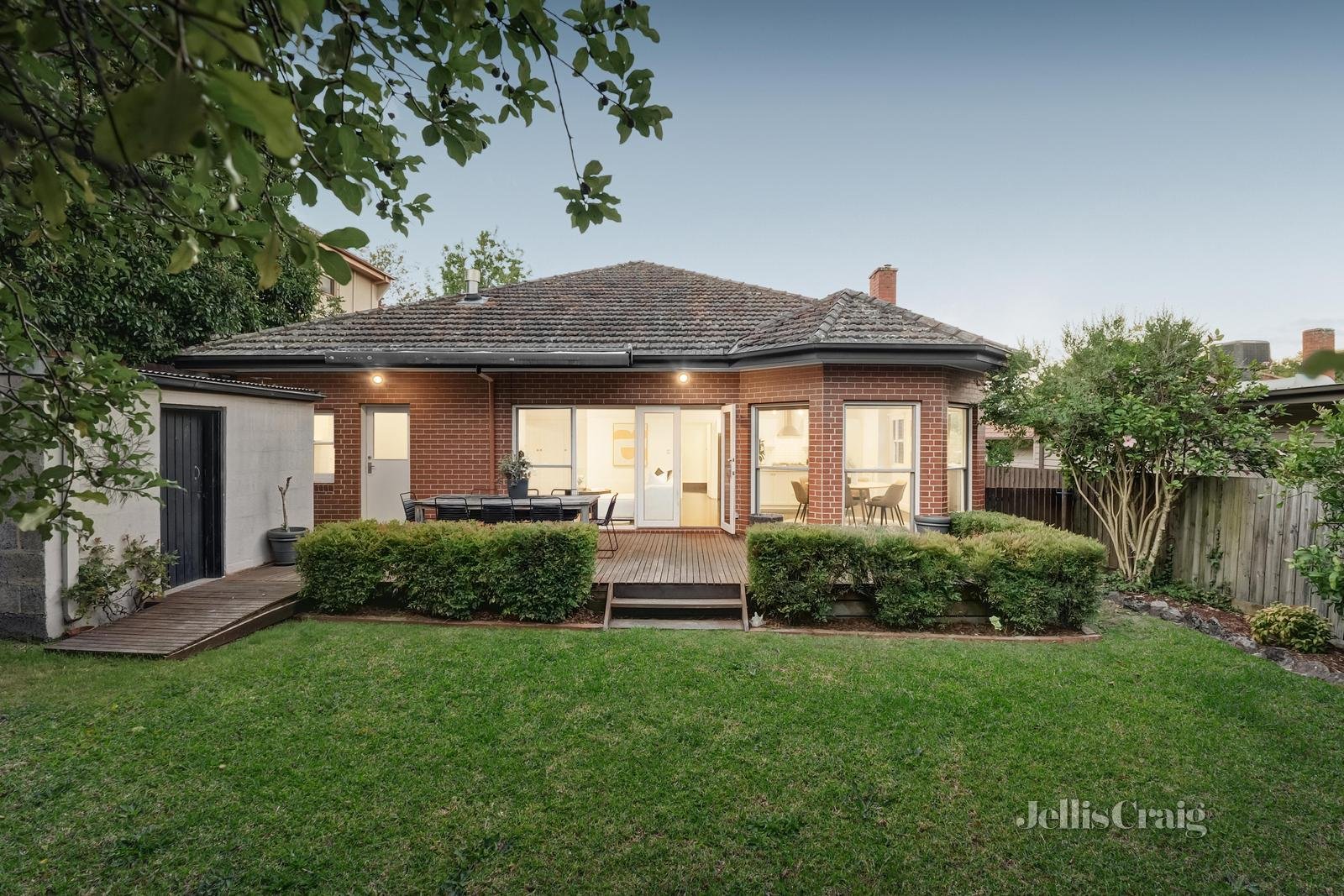 6 Springfield Avenue, Camberwell image 11