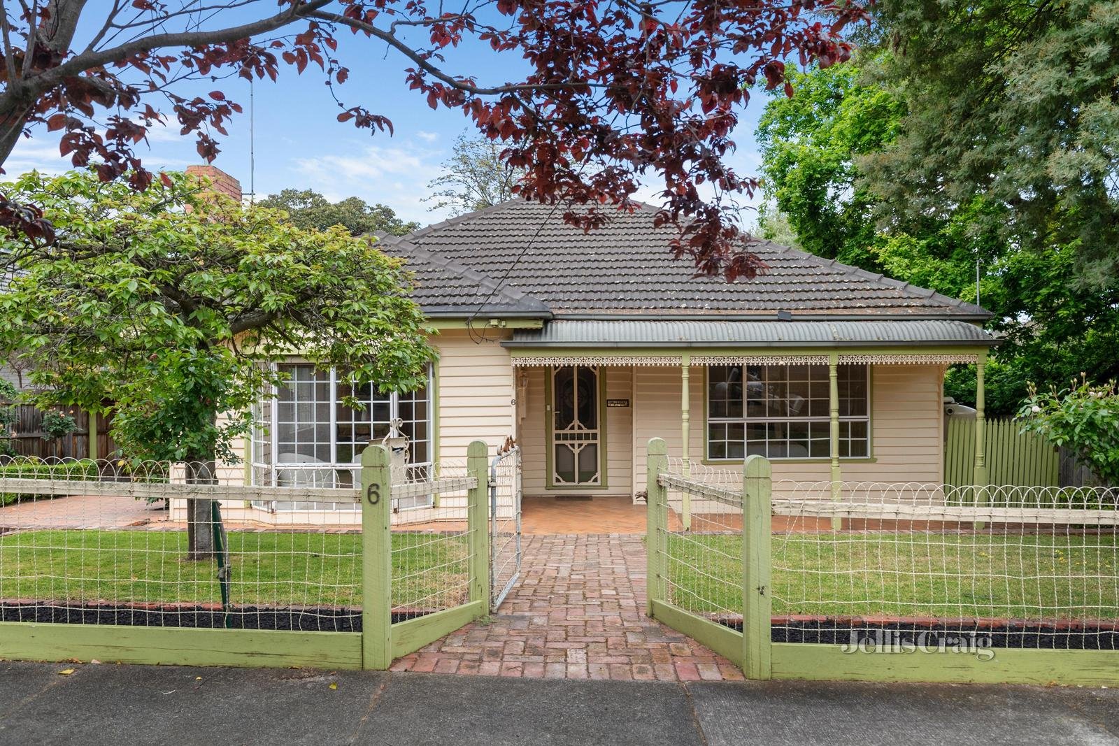 6 Stocks Road, Mount Waverley image 1