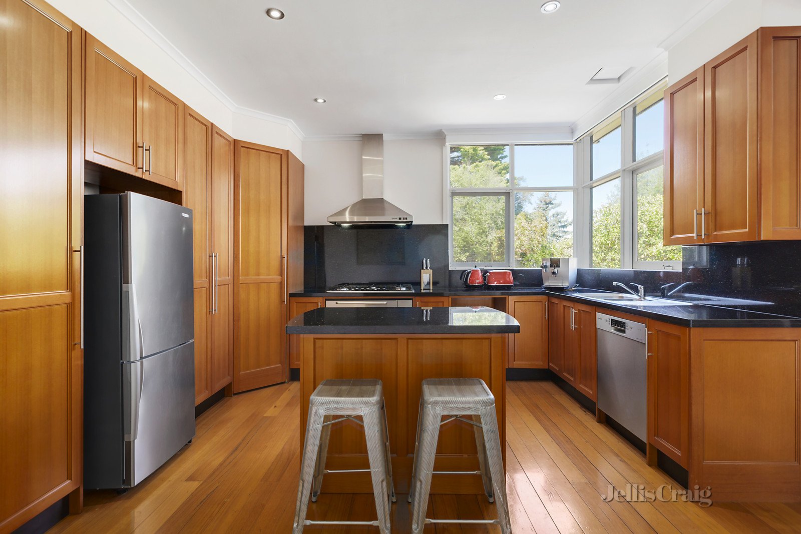 6 Stratford Avenue, Bentleigh East image 5